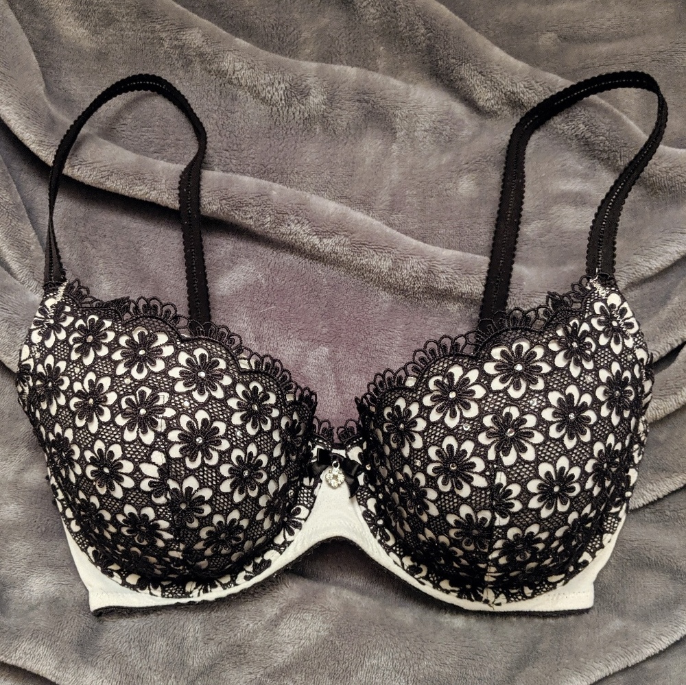 Body by Victoria's Secret Demi Bra 32DD